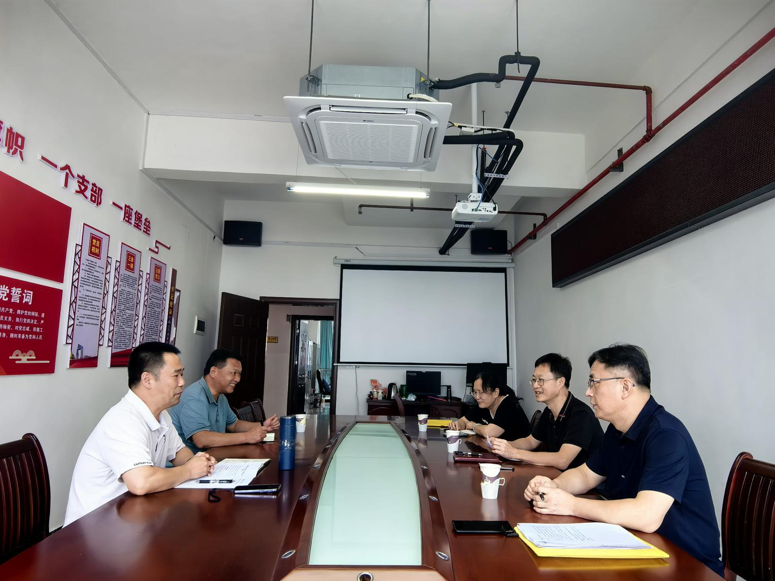 柳州市地方志编纂委员会办公室到融水开展地方志工作调研