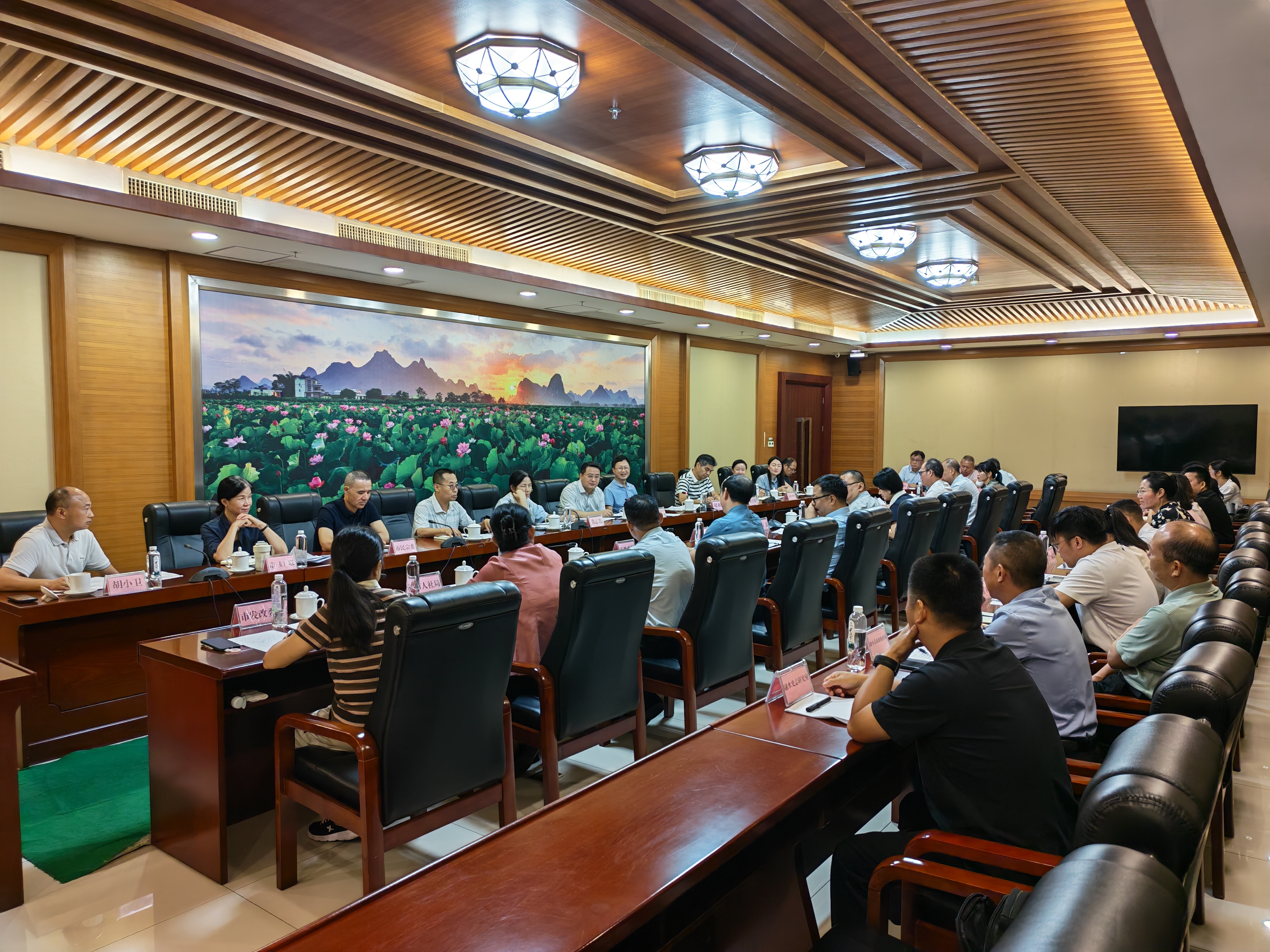 柳州市部署扶贫志编纂攻坚工作